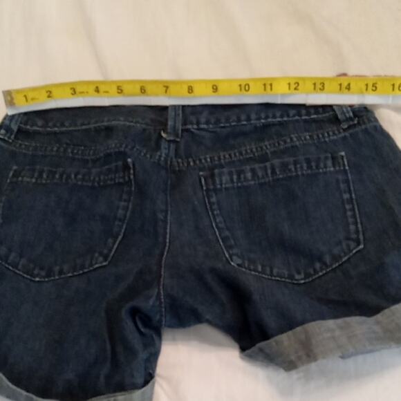Old Navy Women's Size 6 Blue Jean Shorts with Cuffed Hem. Athleisure, Summer - Picture 5 of 7